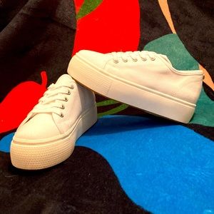 White Elore Steve Madden platform sneakers